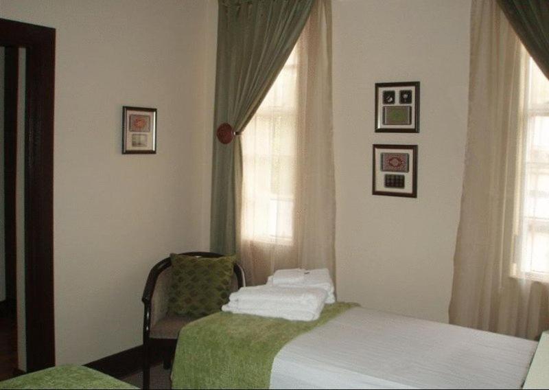 Goodey'S Guesthouse Претория Стая снимка