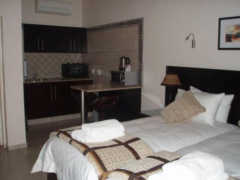 Goodey'S Guesthouse Претория Стая снимка